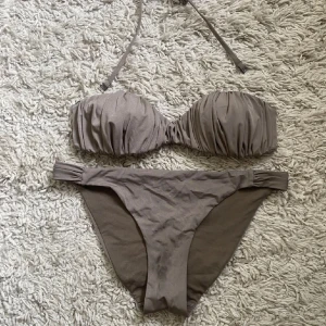 Söker!!! Beige bandeau bikini h&m - Söker denna bikinin från h&m i storlek S 🤎🤎