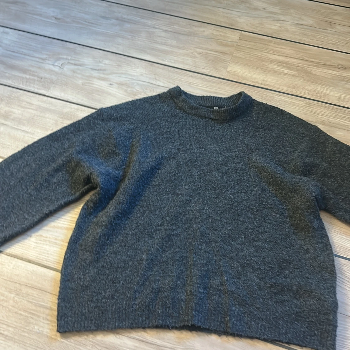 Mörkgrå stickad tröja från lager 157