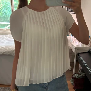 Vit plisserad topp  - Superfin vit plisserad topp 🤍
