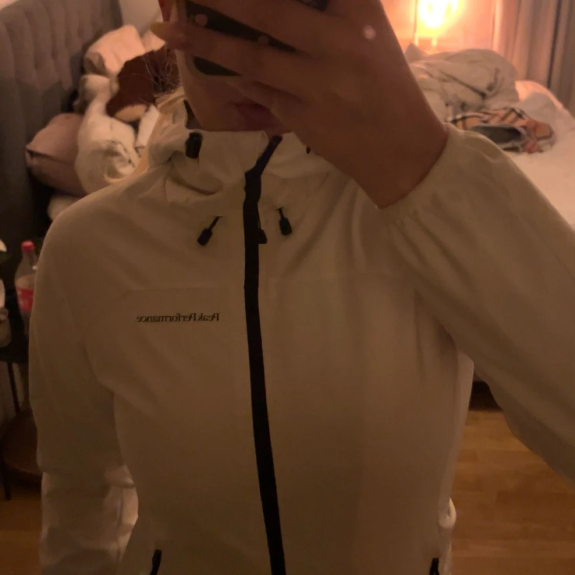 Vit vindjacka Peak Performance - 2