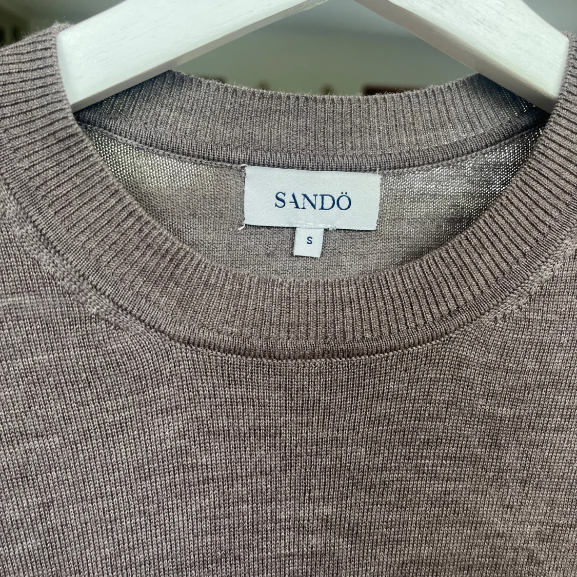 Beige stickad tröja från Sandö - 1