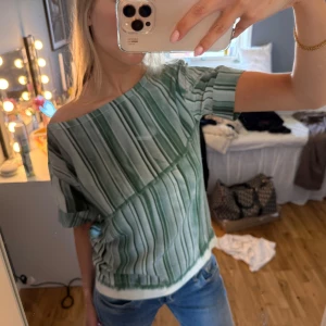 Grön blus - Grön blus från Samsøe Samsøe i storlek xs✨