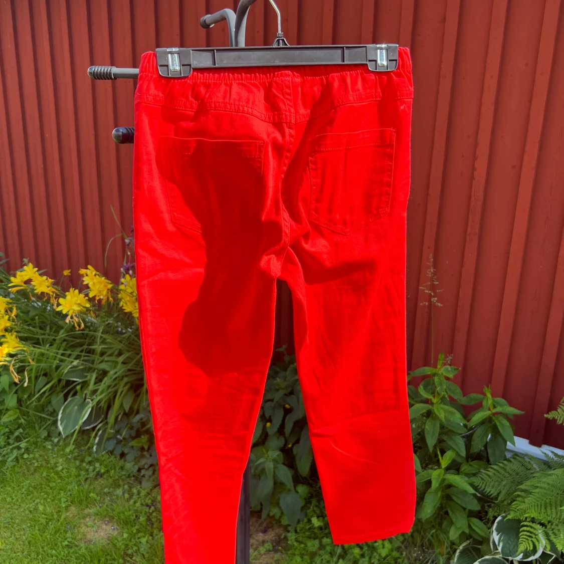 Röda 3/4 byxor från Pieces - 1