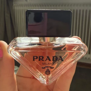 Prada Paradoxe - Prada Paradoxe Parfym  30 ml Använd fåtal gånger (se bild)  Nypris 1050