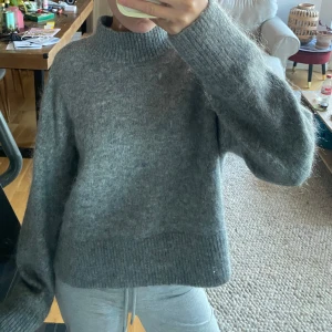 Mohair tröja  - Polotröja i ass nice material, det är storlek M men passar allt mellan xs-m