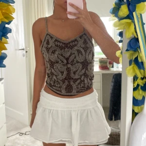 Sommartopp - Säljer denna fantastiskt söta topp! Lite stor på mig som oftast har XS, och det går definitivt att knyta den snyggare i ryggen haha💗💗 skriv om du har frågor!