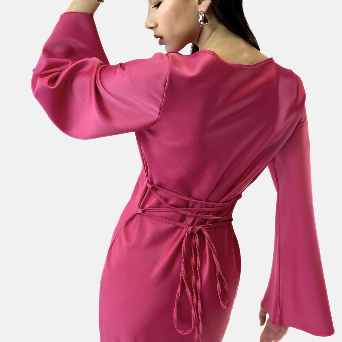 Långärmad rosa maxiklänning med snörning - 2