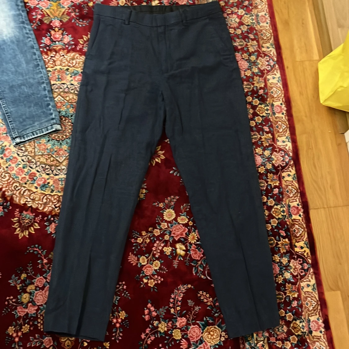 Mörkblå kostymbyxor från H&M