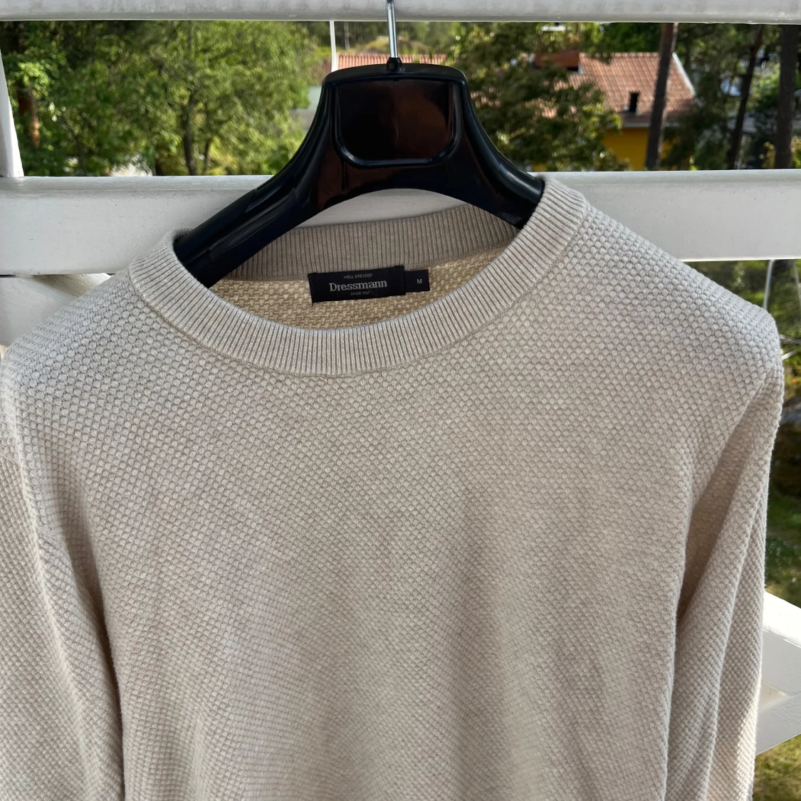 Beige bomullströja från Dressmann