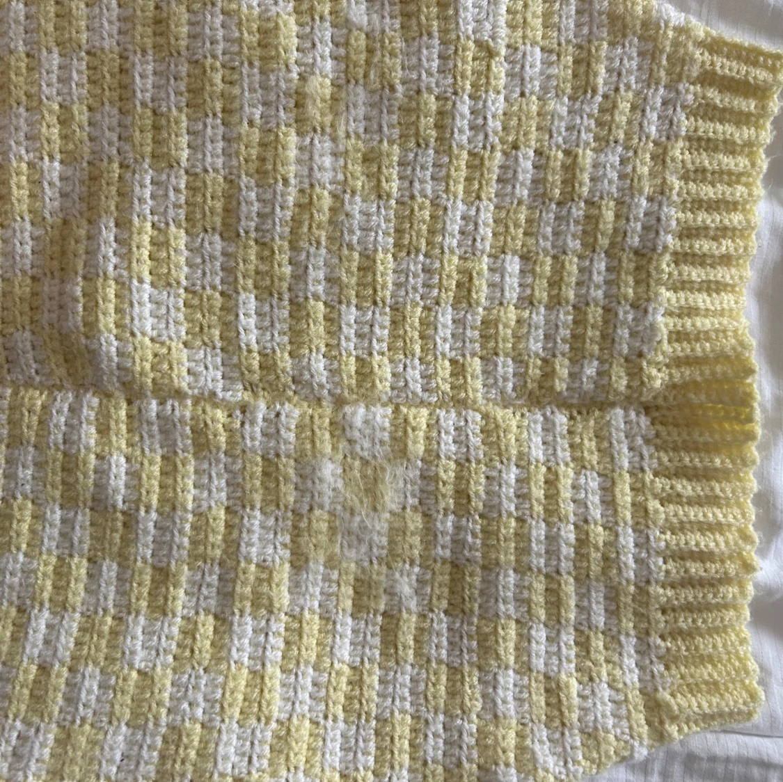 Gul och vit virkad rutig kjol - 2