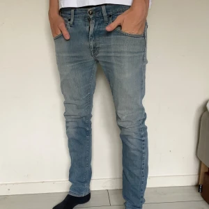 Tiger of Sweden jeans - Säljer ett par lite äldre Tiger of Sweden jeans i storlek 30/32, slim fit, skick 7/10. Vid frågor osv bara att skriva!