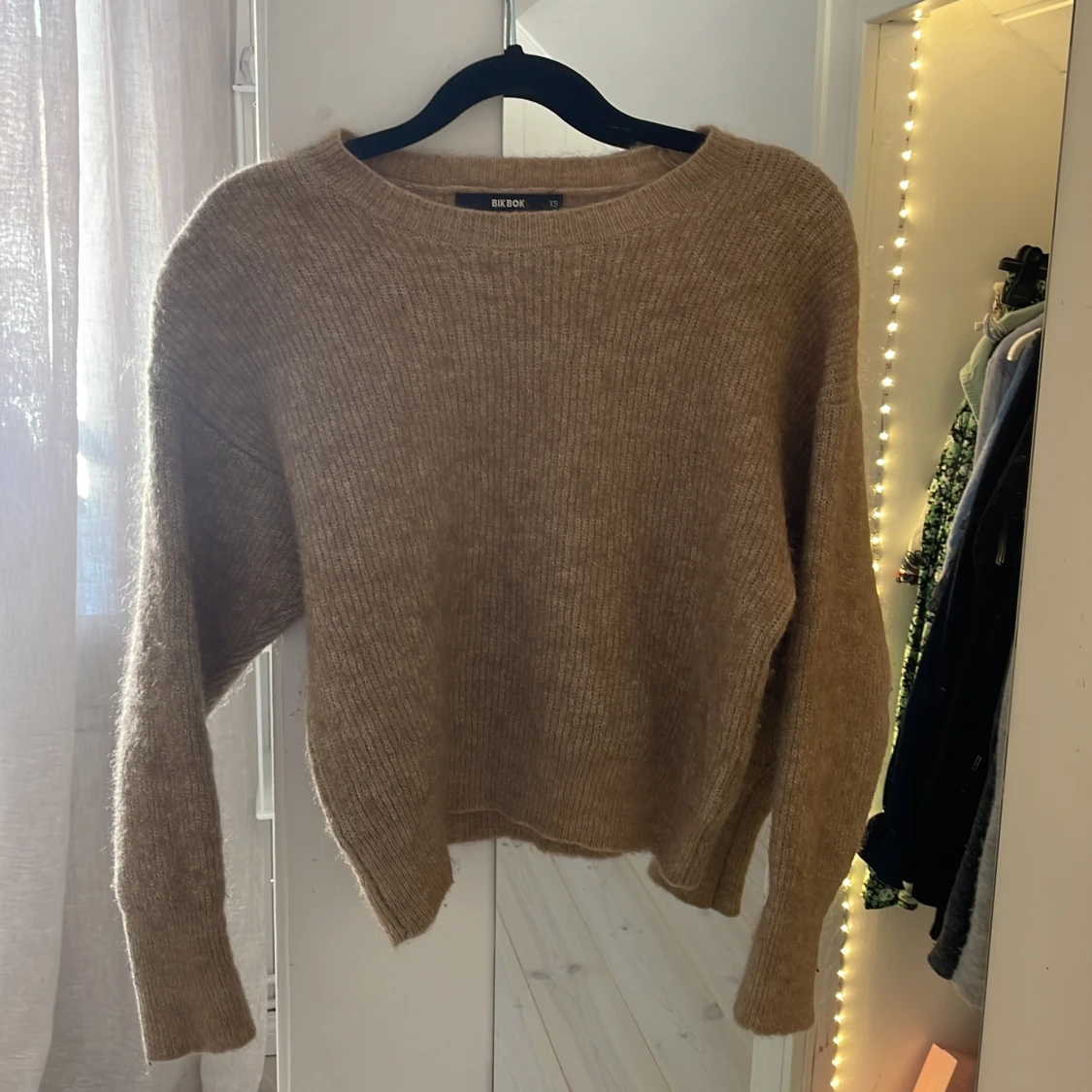 Beige mohairtröja från BikBok - 1