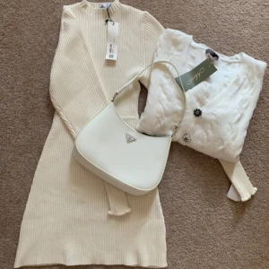 Klänning - Snygg stickad klänning 💕använd 1 ggn