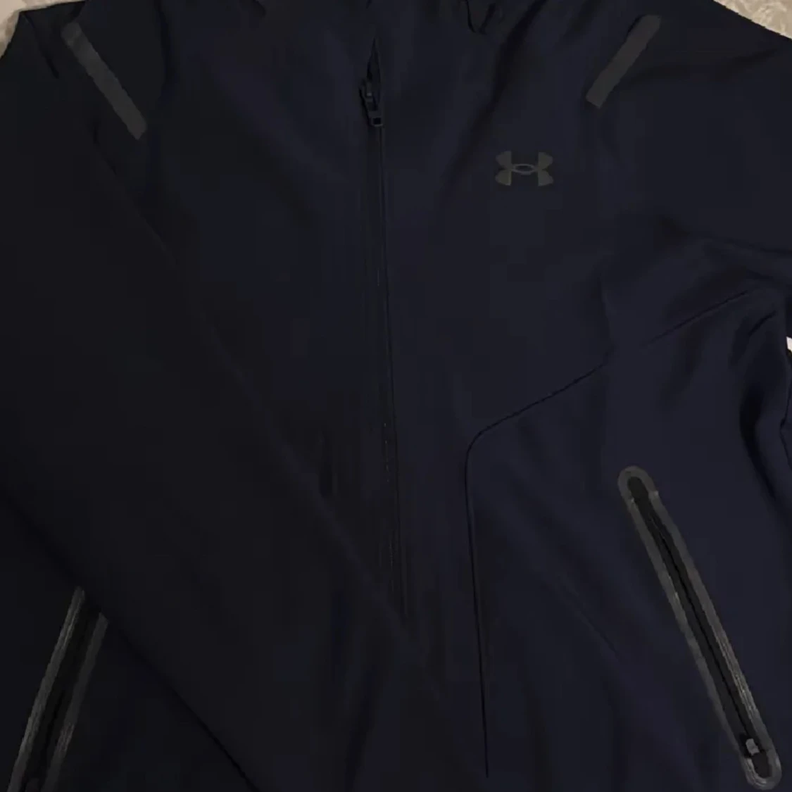 Mörkblå jacka från under armour  storlek S men passar också M - 1