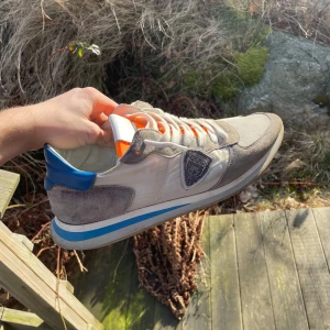 Philippe model trainers - Hej! Jag säljer nu mina philippe model trainers i mycket gott skick. Storlek: 44, pris:999. Hör av dig vid minsta fundering!😁