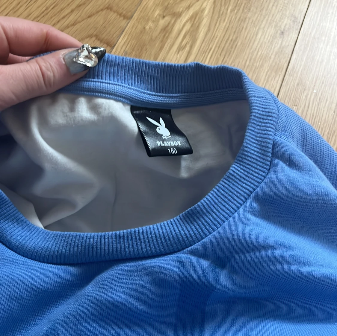 Blå och vit croppad tröja från Playboy - 4