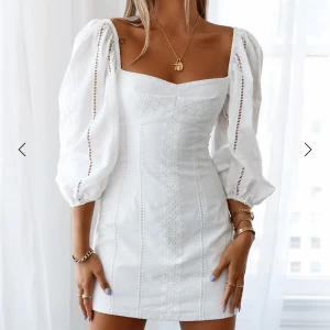 Student klänning - Säljer denna super fina klänning från hallomolly pågrund av att jag hittat en ny klänning till min student. Hör av er om ni vill ha bild på!😊då klänningen är helt ny och kostade 1700kr så säljer jag den för 1200kr, vid snabb affär kan prisen diskuteras! 