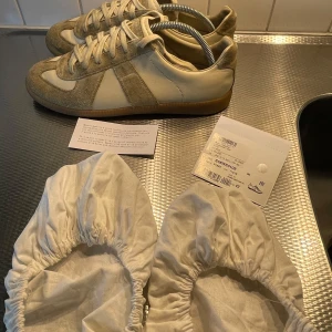 Masion Margielas  - Masion Margielas i riktigt bra skick, Dustbag och Taggar hänger med men inte boxen. Skorna är självklart äkta! Kom DM för mer info!