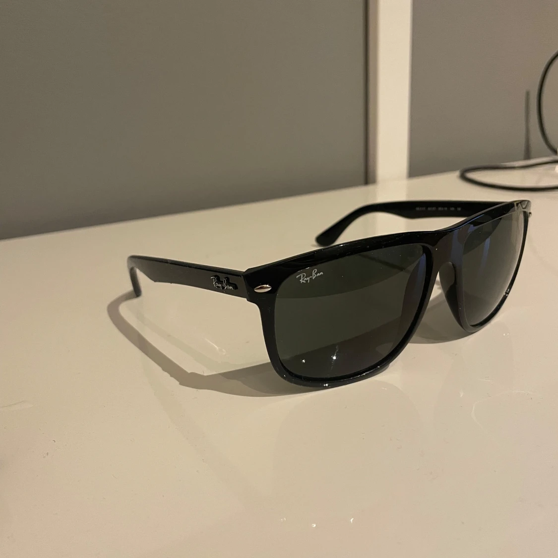 Svarta solglasögon från Ray-Ban