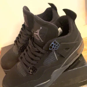 Jordan 4 black cat - Jordan 4 black cats i ny sckick Finn till salu priset kan även diskuteras.