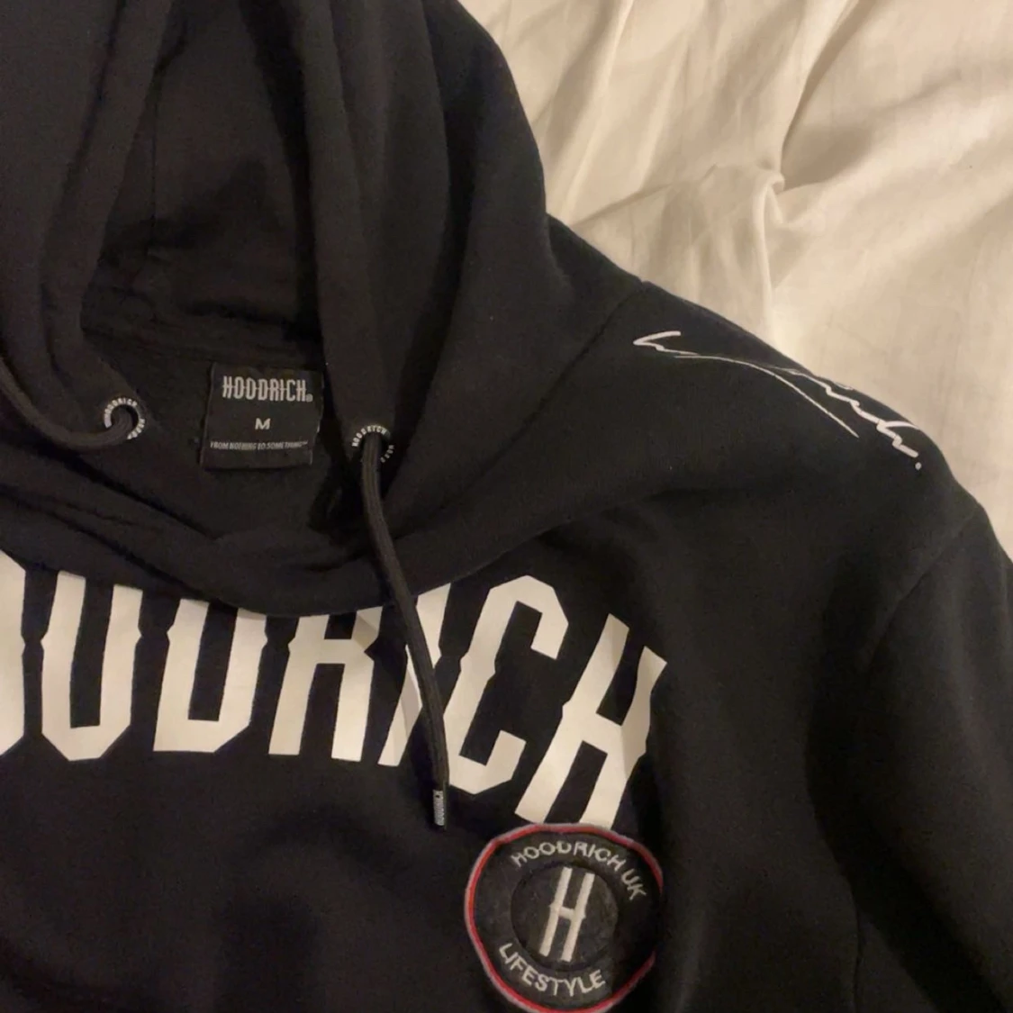 Svart hoodie från Hoodrich - 1