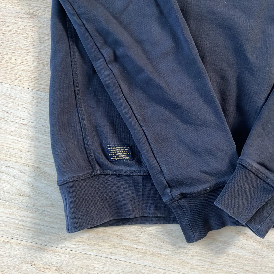 Mörkblå tröja från Morris R. Club - 2