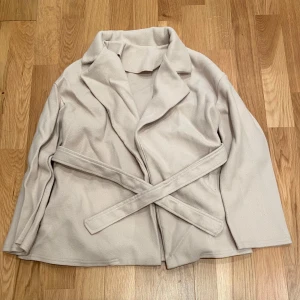 Coat Matilda short - Skriv till mig privat om du har några frågor!