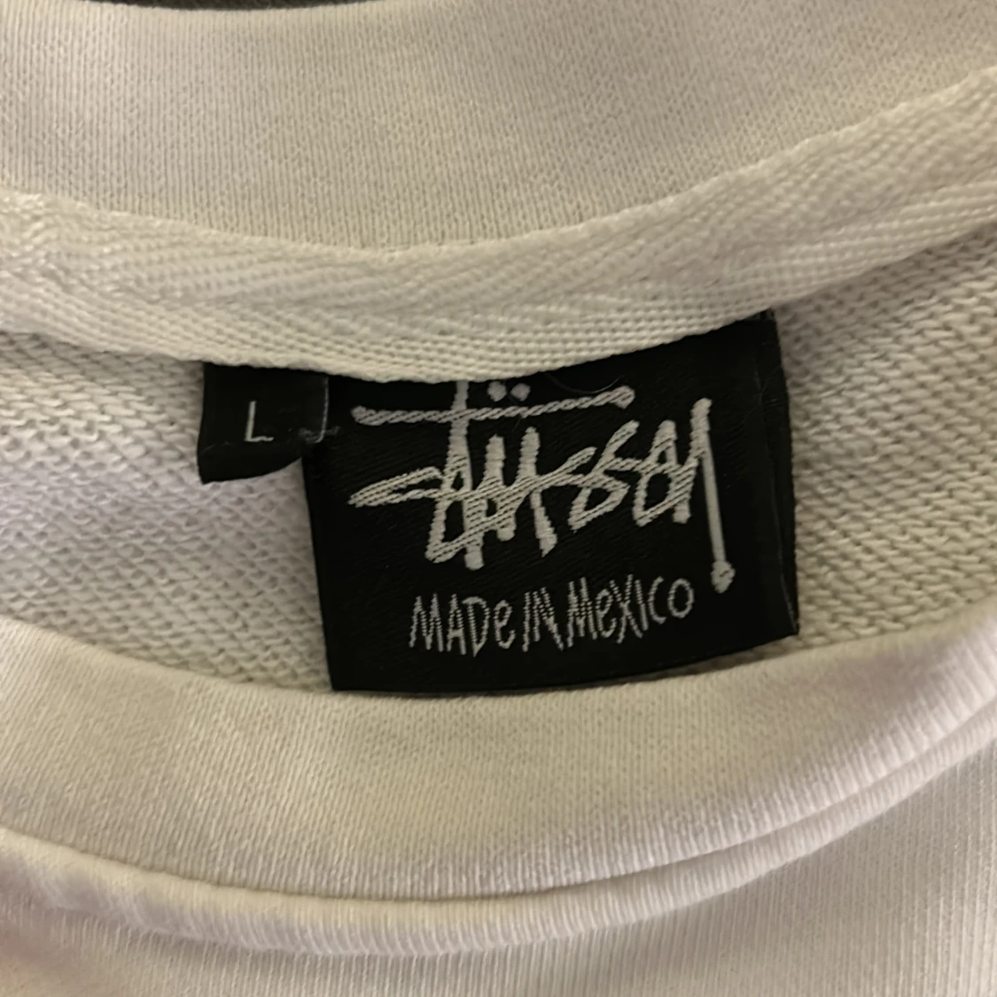 Vit långärmad tröja från Stüssy - 2