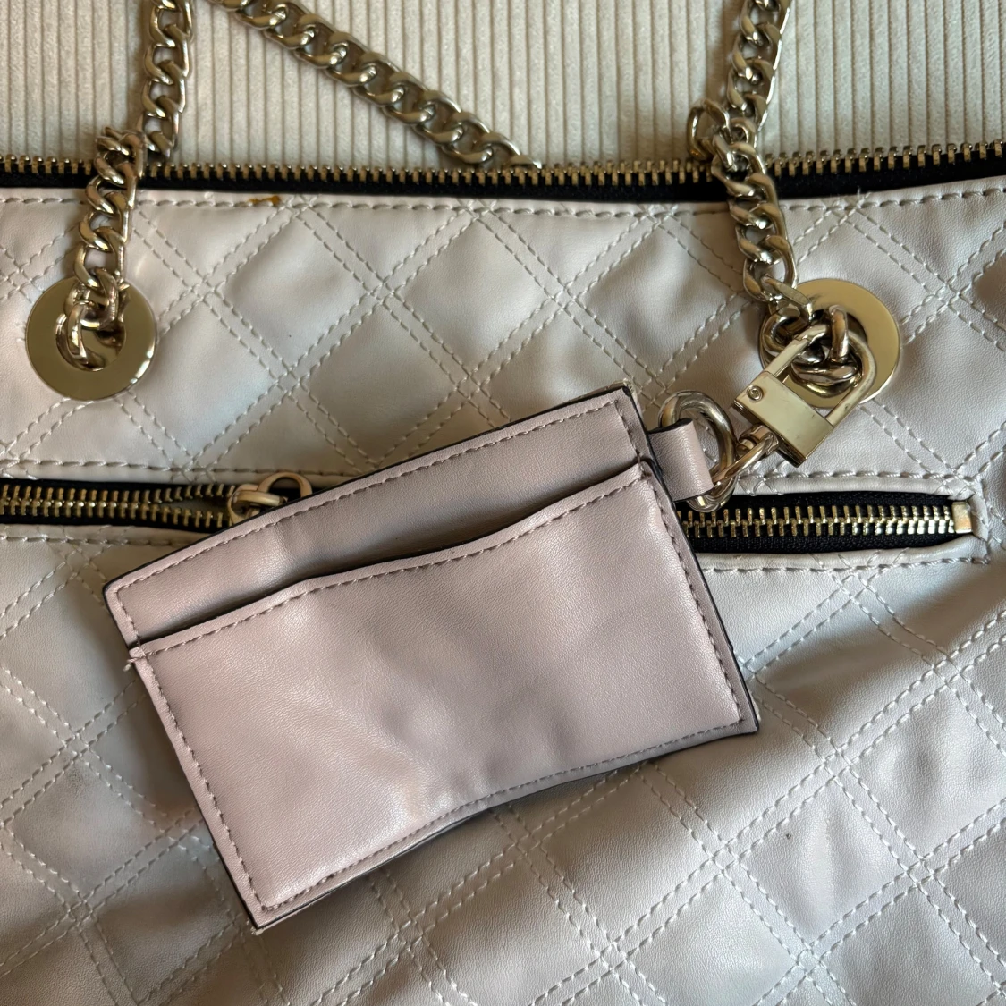 Vit quiltad axelväska - 2