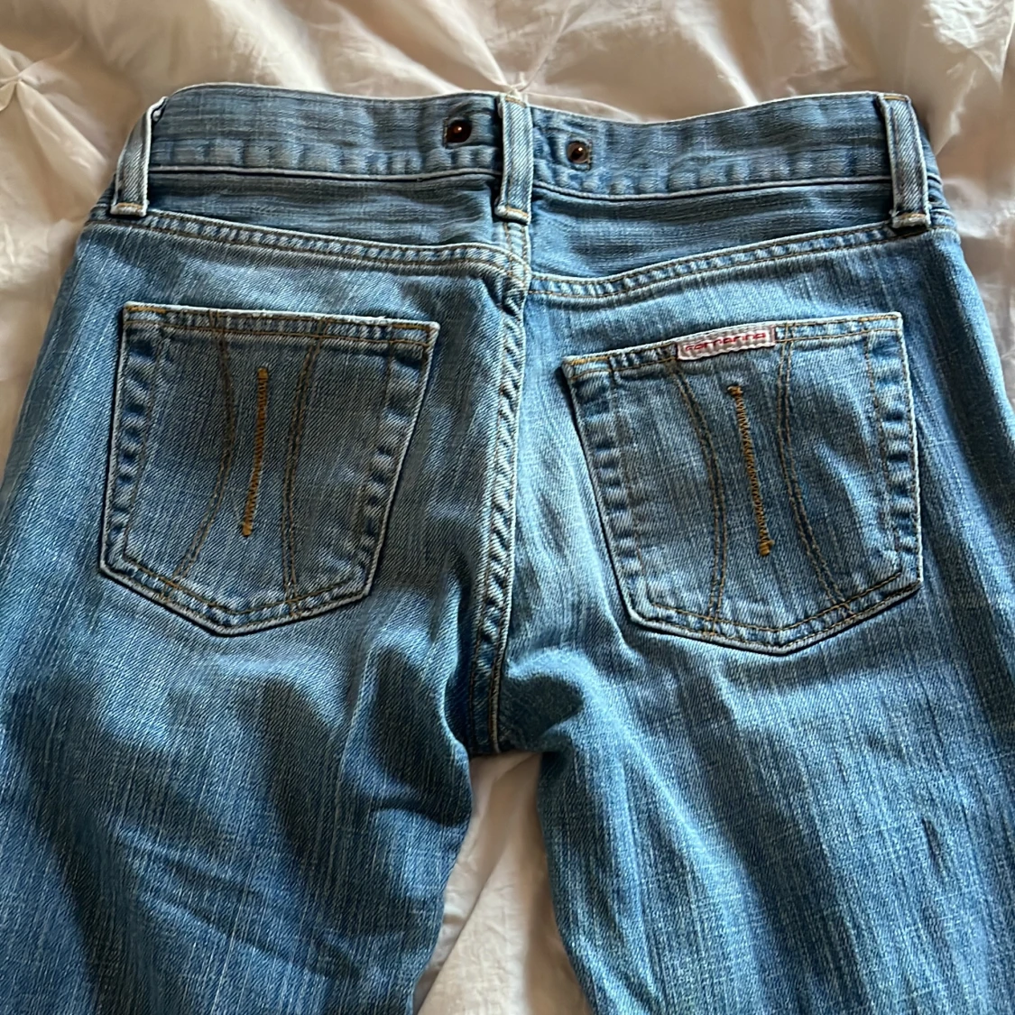 blåa low rise bootcut jeans från fornarina - 3