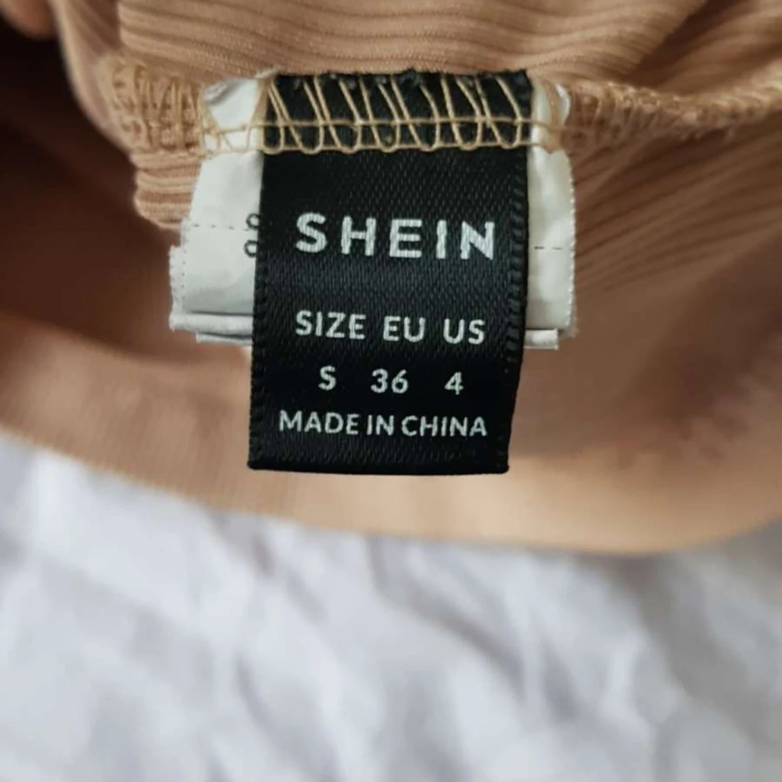 Beige ribbad topp från SHEIN - 2