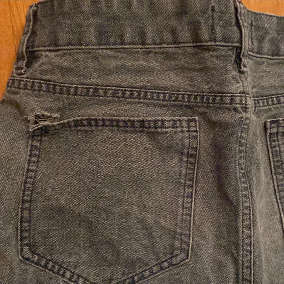 Grå jeans från Stone Island - 1