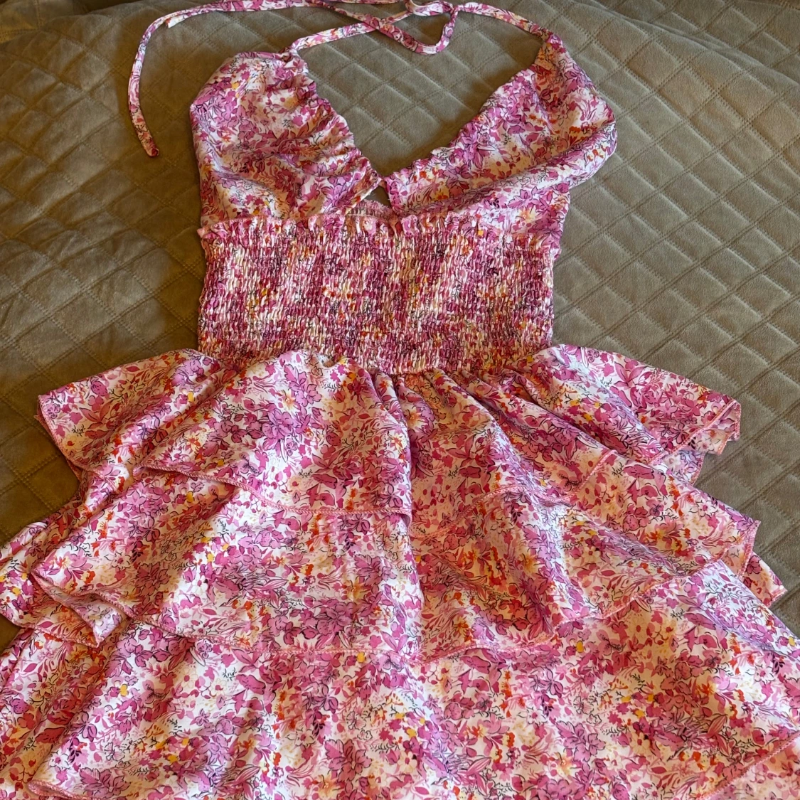 Blommig klänning med volanger från Shein