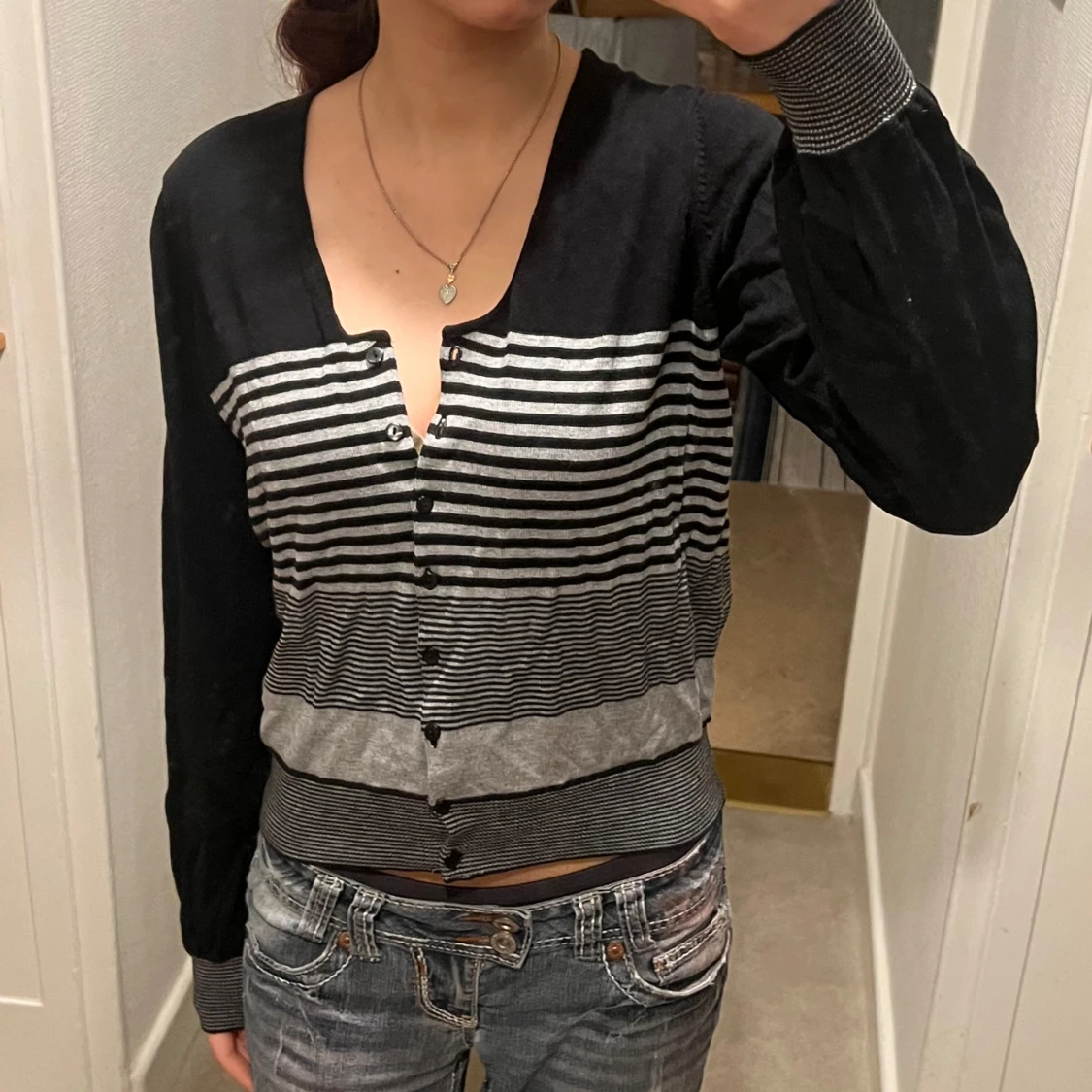 Svart och grå randig kofta från Lindex