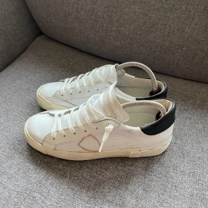 Phillipe Model PRSX - Säljer ett par sköna Models Prsx, i size 40. Endast skorna. Hör av er vid funderingar!