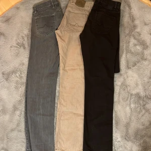3st Alberto jeans  - 3st Alberto jeans i storlek W31 L34. Väldigt bra skick nästan nya, inga märken eller skador. Alla kostar 600kr går att köpa en om man vill för 300kr styck. Kom med fråger om det finns!