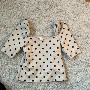 Hm topp - Hm topp, knappt andvänd st S