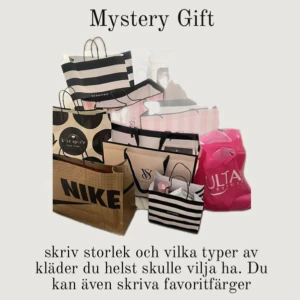 MYSTERY BAG MED KLÄDER - läs allt på bilden och skriv sedan vad du skulle vilja ha 💕Det ingår fem plagg i varje paket. PRISET ÄR INTE DISKUTABELT!