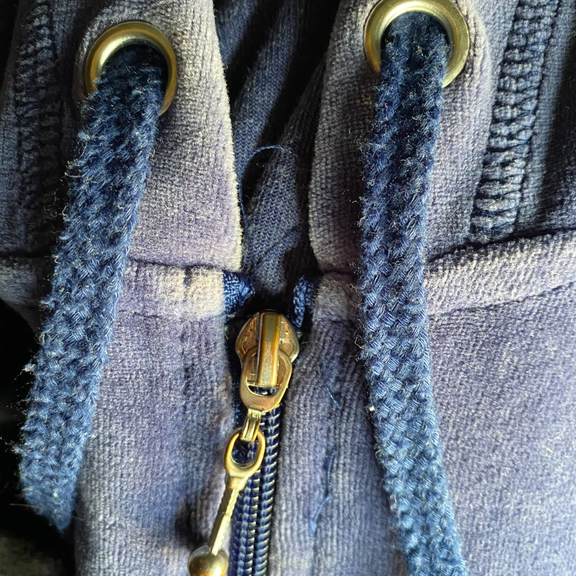 Mörkblå velour hoodie XS från Cubus - 1