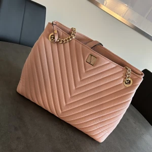 Victoria’s Secret väska - Knappt använd, minimalt slitage 