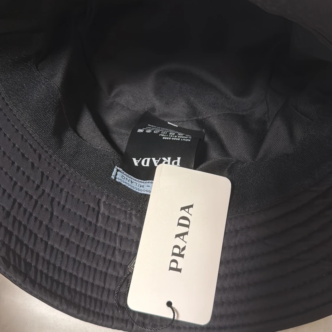 Svart bucket hat från Prada - 1