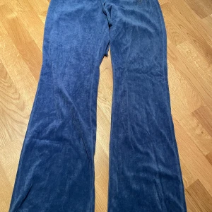juicy couture byxor  - Väl använda, men en otroligt fin färg💙