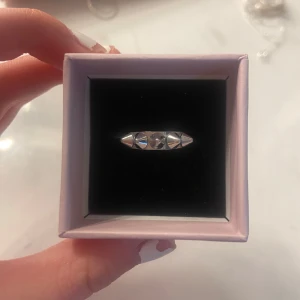 Edblad peak ring - peak ring från edblad, storlek 16.8/S. Nypris 349kr 💓💓
