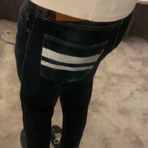 Momotaro selvedge jeans  - Momotaro selvedge slim fit jeans. Japansk selvedge denim. Nypris runt 4000. Storlek 31. Mycket bra skick. Pris går att diskutera. 