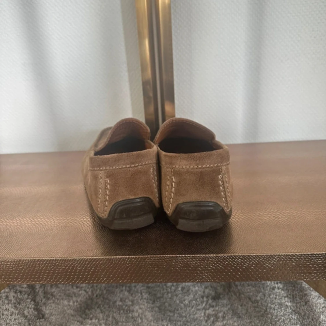 Bruna bata mockaloafers med platt sula - 3