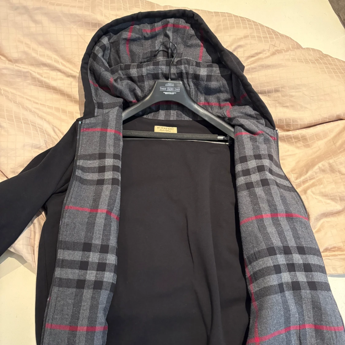 Svart hoodiejacka från Burberry