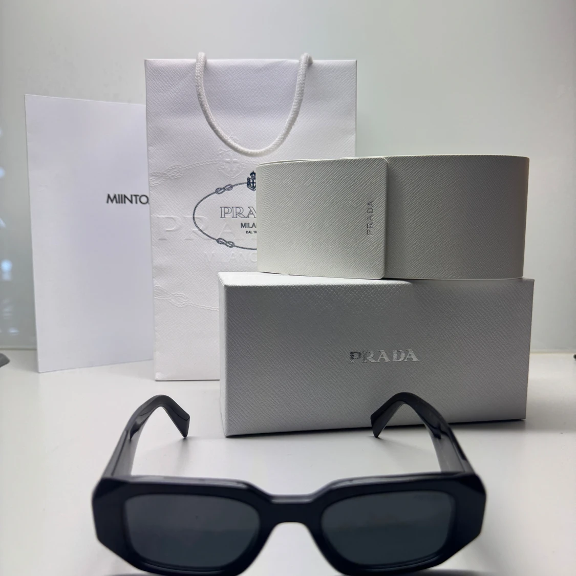 Svarta solglasögon från Prada - 3