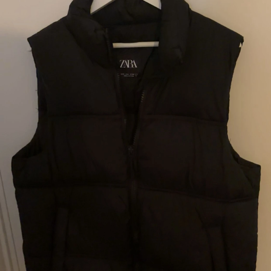 Svart dunväst från Zara