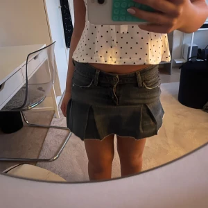  Jeans kjol -  Egen sydd jeans kjol, aldrig använd väldigt fint skick. Har tyvärr Inte någon storlek siffra bara att den är i storlek XS skriv för mer frågor💕