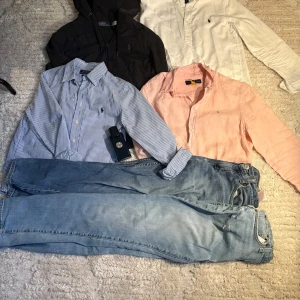 SÄLJER ALLT⚠️⚠️ - Säljer just nu alla dessa kläder + mer! Det är allt från cardigans till jeans! Gå in i min profil för mer specifikationer för varje plagg och beställ innan det tar slut‼️
